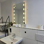 Apartament Modernes Mit Balkon- Aufzug & Naehe Flughafen Siegburg