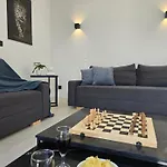 Apartament Modernes Mit Balkon- Aufzug & Naehe Flughafen