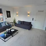 Modernes Mit Balkon- Aufzug & Naehe Flughafen Apartament *
