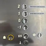 Modernes Mit Balkon- Aufzug & Naehe Flughafen