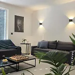 Modernes Mit Balkon- Aufzug & Naehe Flughafen Apartament *