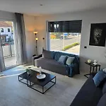 Apartament Modernes Mit Balkon- Aufzug & Naehe Flughafen