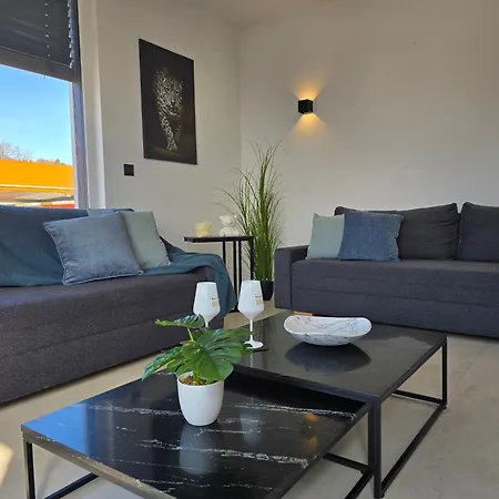 Modernes Mit Balkon- Aufzug & Naehe Flughafen Appartement Siegburg