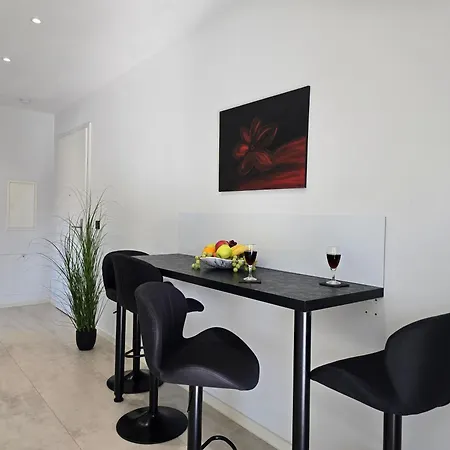 Appartement Modernes Mit Balkon- Aufzug & Naehe Flughafen Siegburg