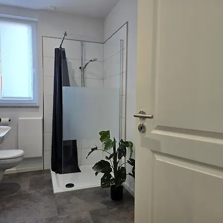 Modernes Mit Balkon- Aufzug & Naehe Flughafen Appartement