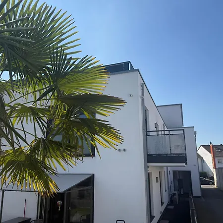 Modernes Mit Balkon- Aufzug & Naehe Flughafen Lejlighed *