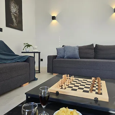 Lejlighed Modernes Mit Balkon- Aufzug & Naehe Flughafen