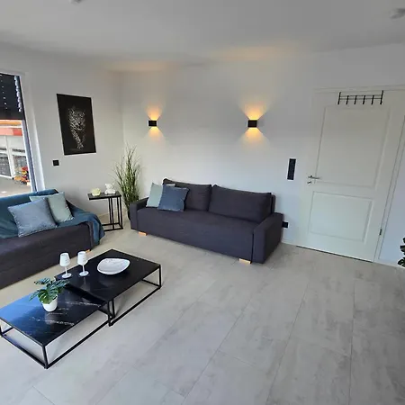 Modernes Mit Balkon- Aufzug & Naehe Flughafen Lejlighed *