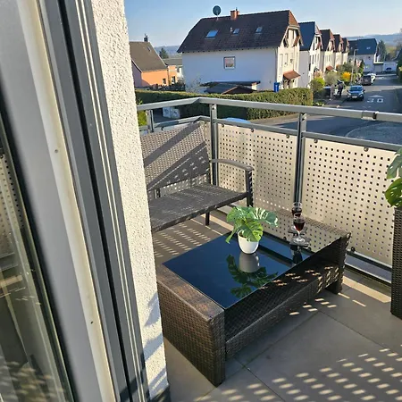 Modernes Mit Balkon- Aufzug & Naehe Flughafen *