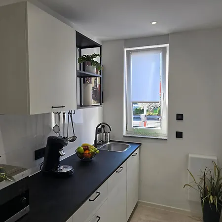 Modernes Mit Balkon- Aufzug & Naehe Flughafen Apartamento *