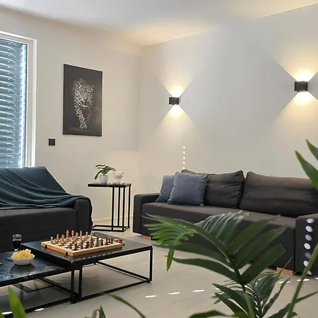Modernes Mit Balkon- Aufzug & Naehe Flughafen Lejlighed *