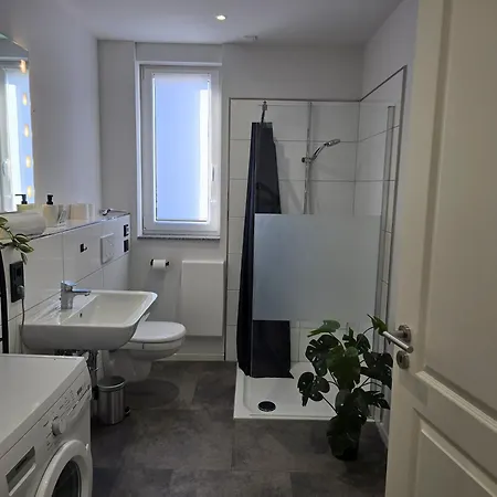Apartamento Modernes Mit Balkon- Aufzug & Naehe Flughafen *