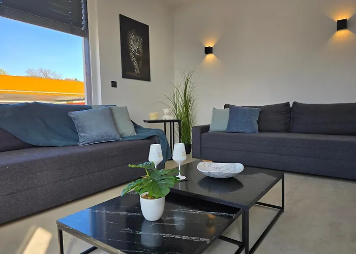 Modernes Mit Balkon- Aufzug & Naehe Flughafen Appartement Siegburg