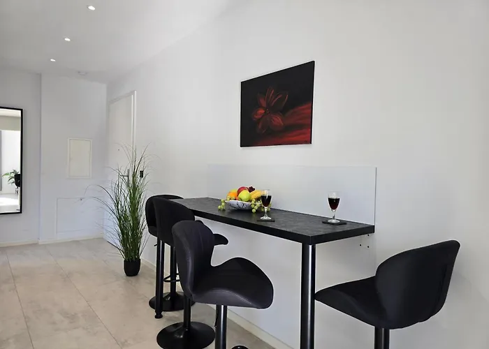 Appartement Modernes Mit Balkon- Aufzug & Naehe Flughafen Siegburg