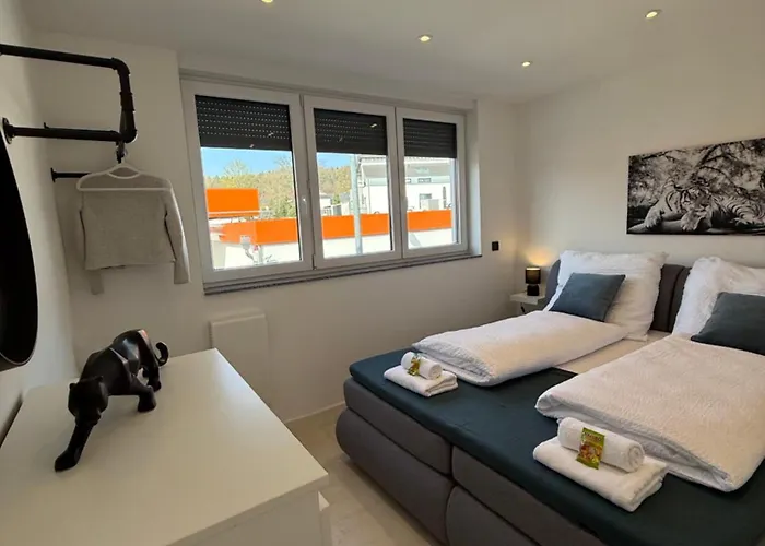 Appartement Modernes Mit Balkon- Aufzug & Naehe Flughafen