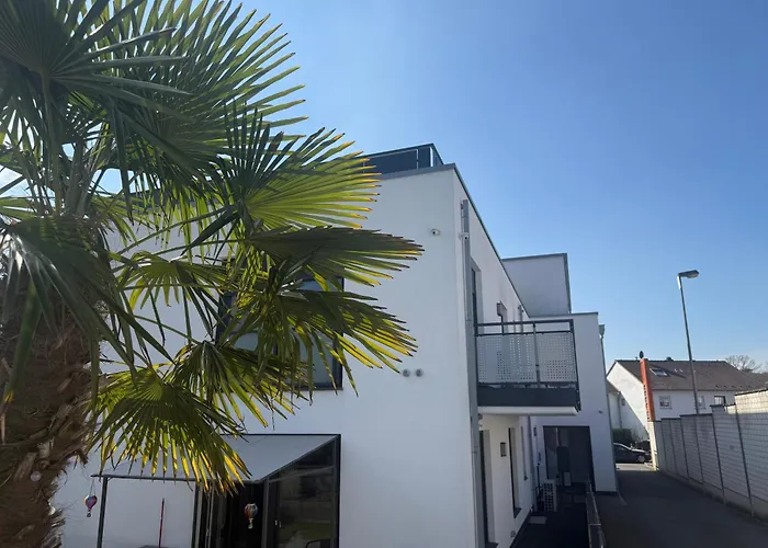 Modernes Mit Balkon- Aufzug & Naehe Flughafen Appartement *