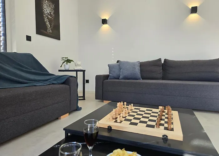 Appartement Modernes Mit Balkon- Aufzug & Naehe Flughafen