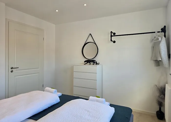 Modernes Mit Balkon- Aufzug & Naehe Flughafen Appartement