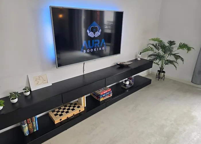 Modernes Mit Balkon- Aufzug & Naehe Flughafen Appartement