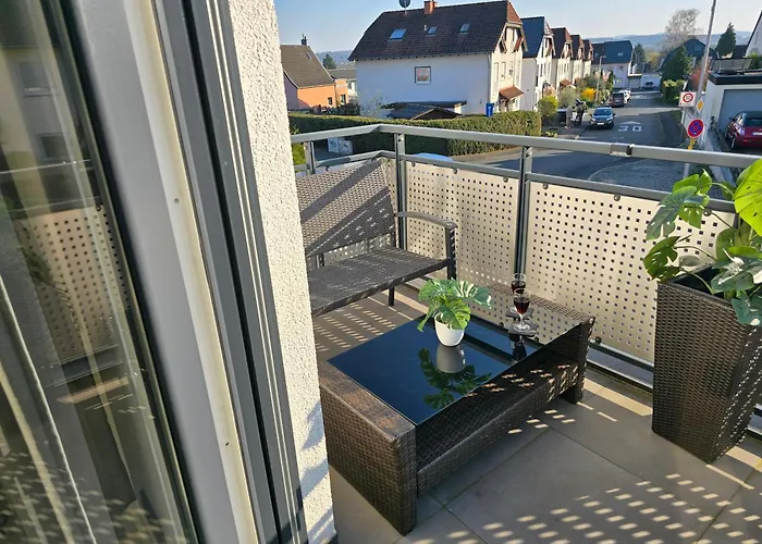 Modernes Mit Balkon- Aufzug & Naehe Flughafen *
