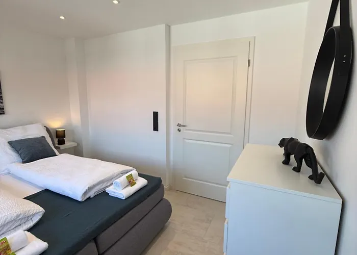 Appartement Modernes Mit Balkon- Aufzug & Naehe Flughafen