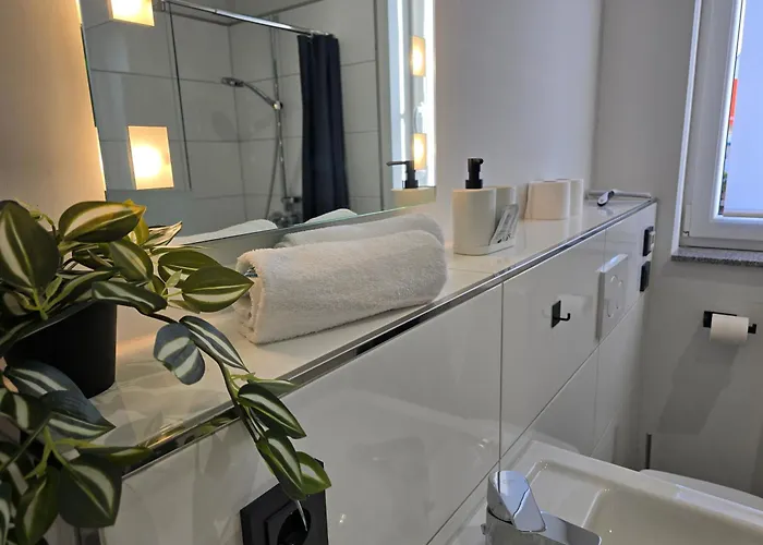 Modernes Mit Balkon- Aufzug & Naehe Flughafen Siegburg