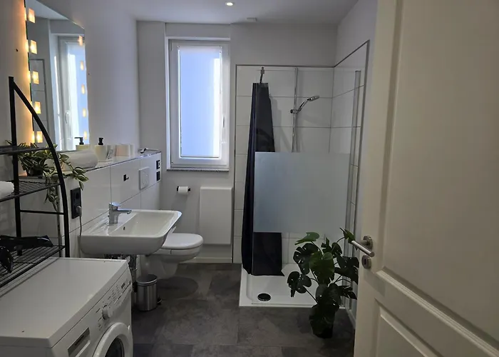 Appartement Modernes Mit Balkon- Aufzug & Naehe Flughafen *