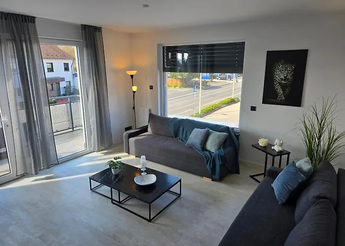 Appartement Modernes Mit Balkon- Aufzug & Naehe Flughafen